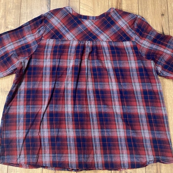 B Skies Are Blue Red and Blue Plaid 3/4 Sleeve Tie Front V Neck Shirt Size 2X - Picture 12 of 15